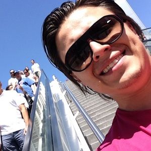 Meet your Posher, Víctor h